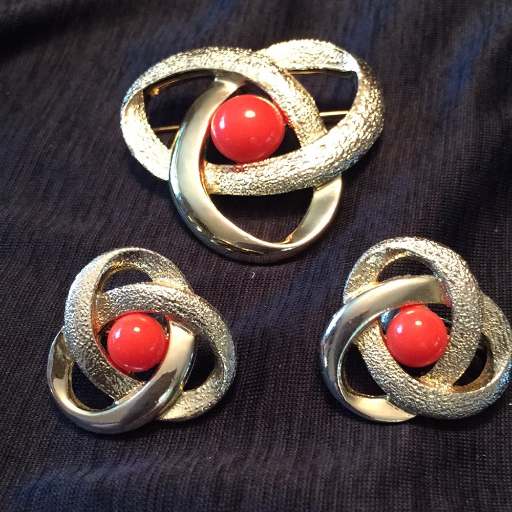 Sarah Coventry ‘Orbit’ pin and earring set